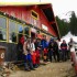 Grup de turisti la Cabana Barcaciu